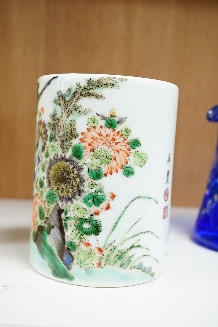 A Chinese famille verte cylindrical brush pot, decorated with birds and flowers, 13cm high